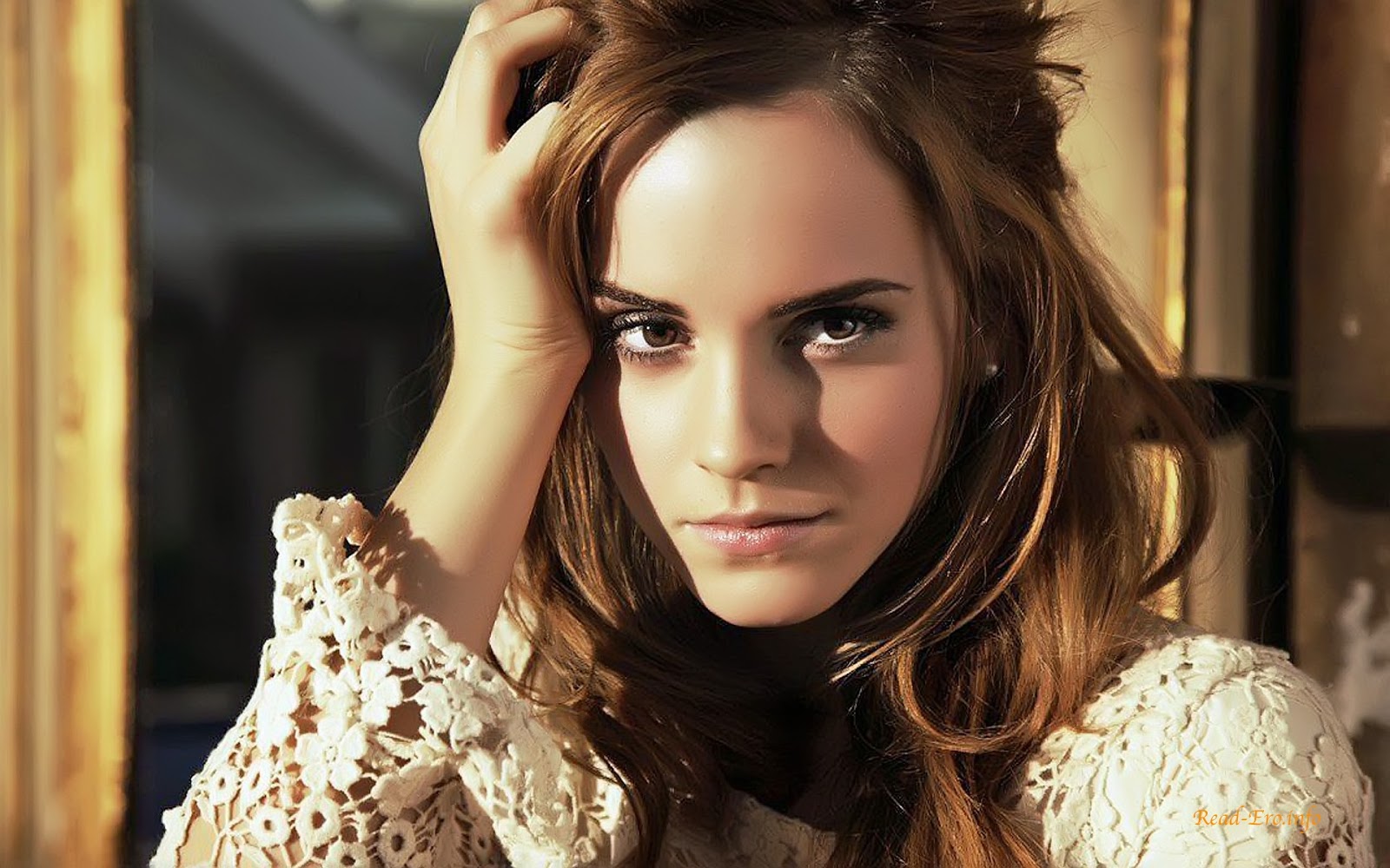 http://1.bp.blogspot.com/-f0vLN90KUIU/UUcrpa4-OYI/AAAAAAAAAxw/6gbpI3nyP3M/s1600/emma-watson.jpg