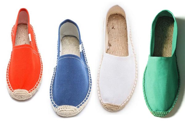 También puedes optar por el estilo hippie, con modelos de croché en tonos blancos o crudos, perfectos para los vestidos veraniegos, dándole un toque muy