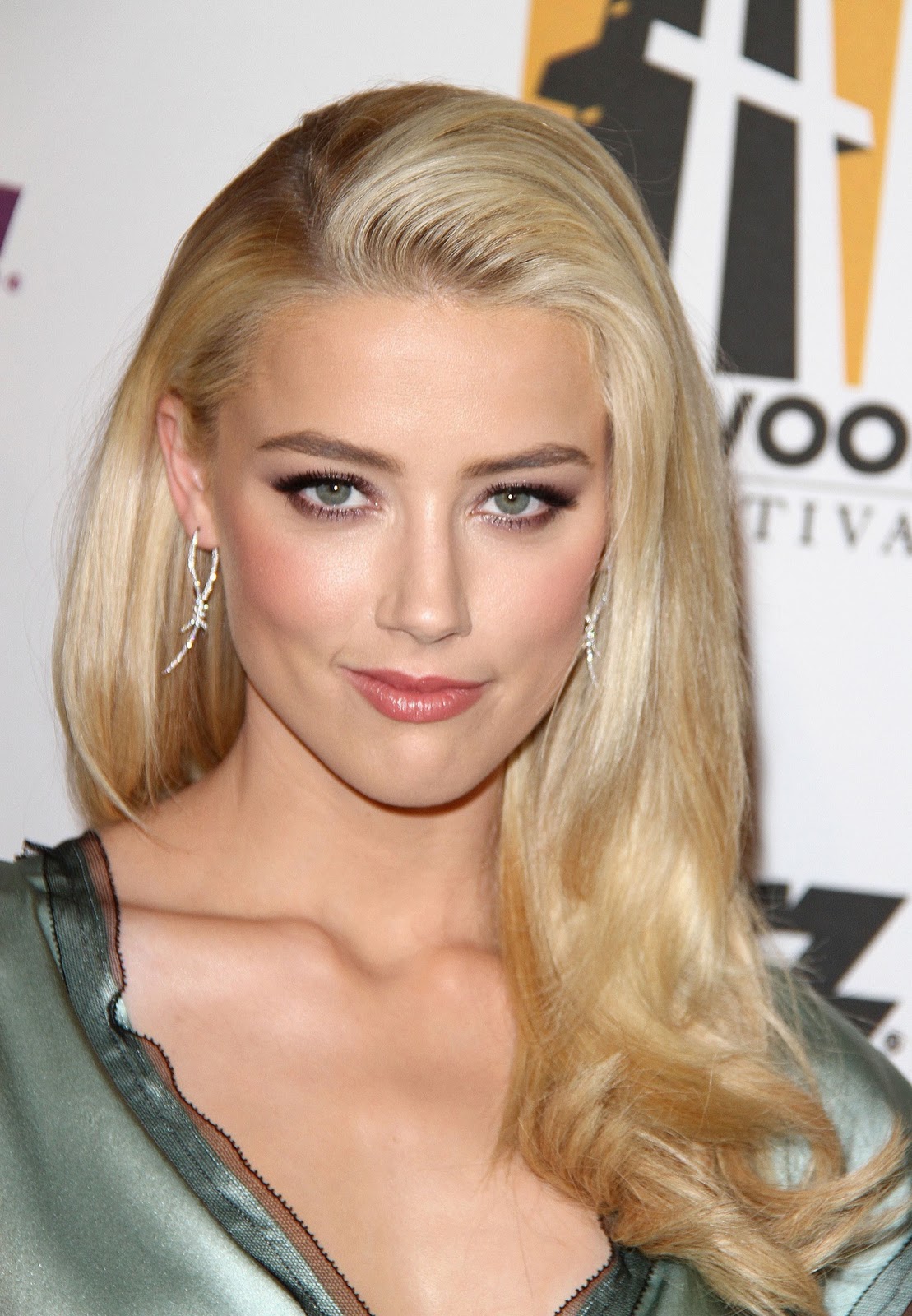 http://1.bp.blogspot.com/-f3F61QS7IFM/TqbuQlChN8I/AAAAAAAABhc/WHV2SRWG28U/s1600/Amber-Heard-44.jpg