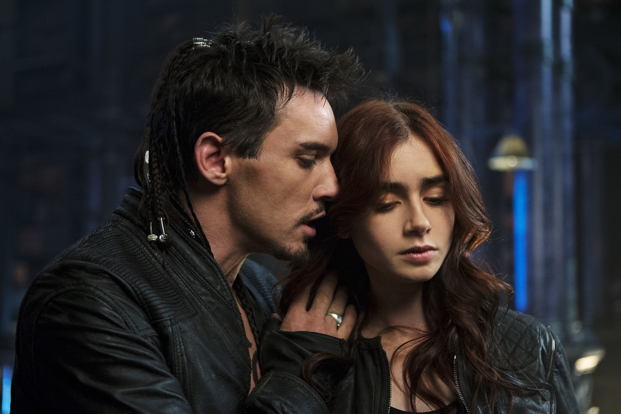 4 New Stills of THE MORTAL INSTRUMENTS: CITY OF BONES ...