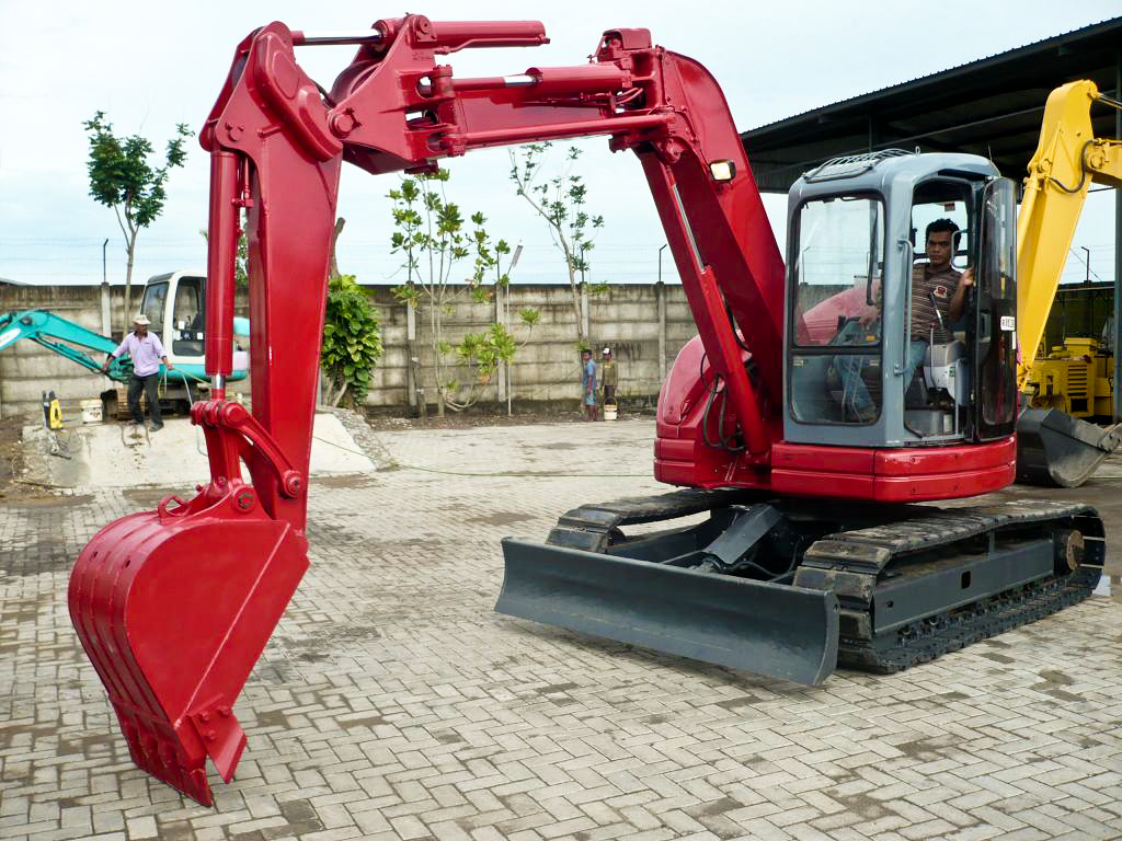 PT. Yanee Sukses Bersama Komatsu PC75 Midi Excavator PT. Yanee