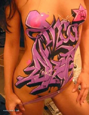 painting graffiti on the body | Monica D. Murgia