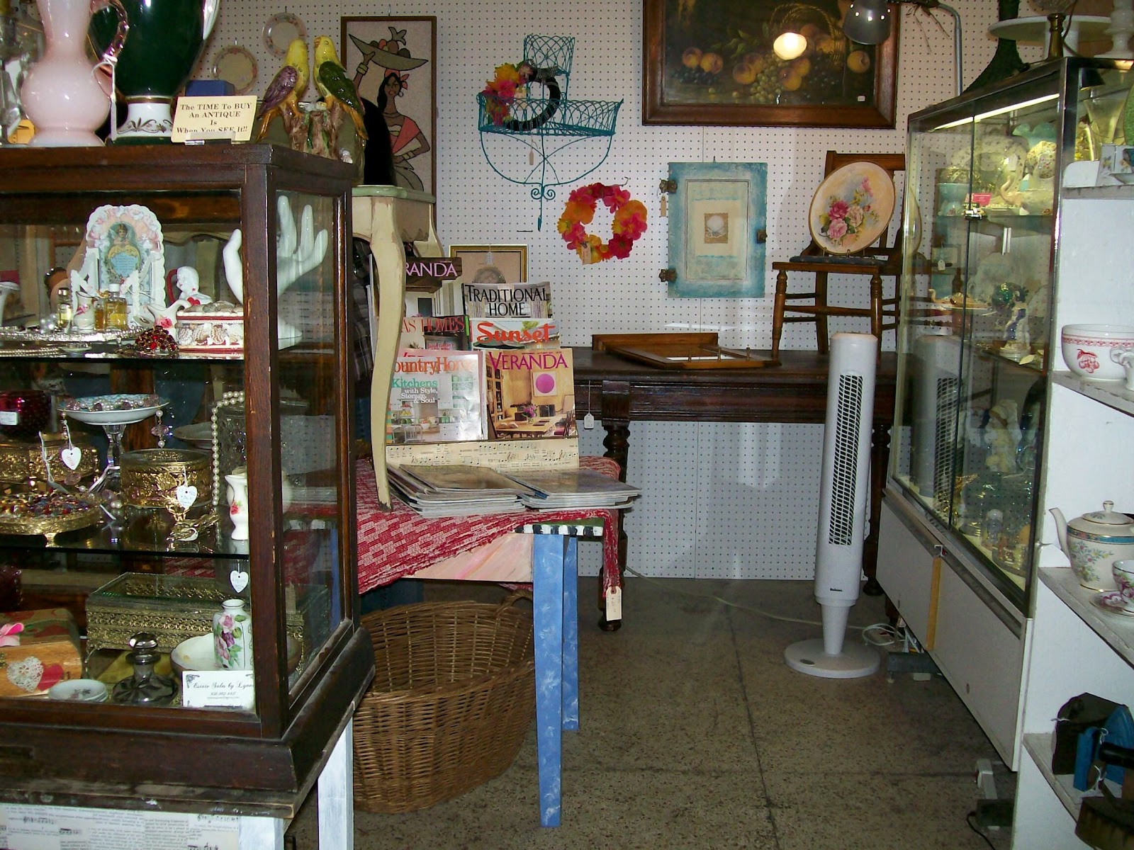 lynnesfinds My antique mall booths!
