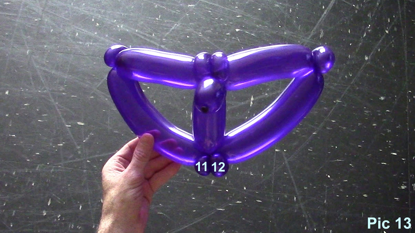 Balloon animals twisting instructions One balloon bat