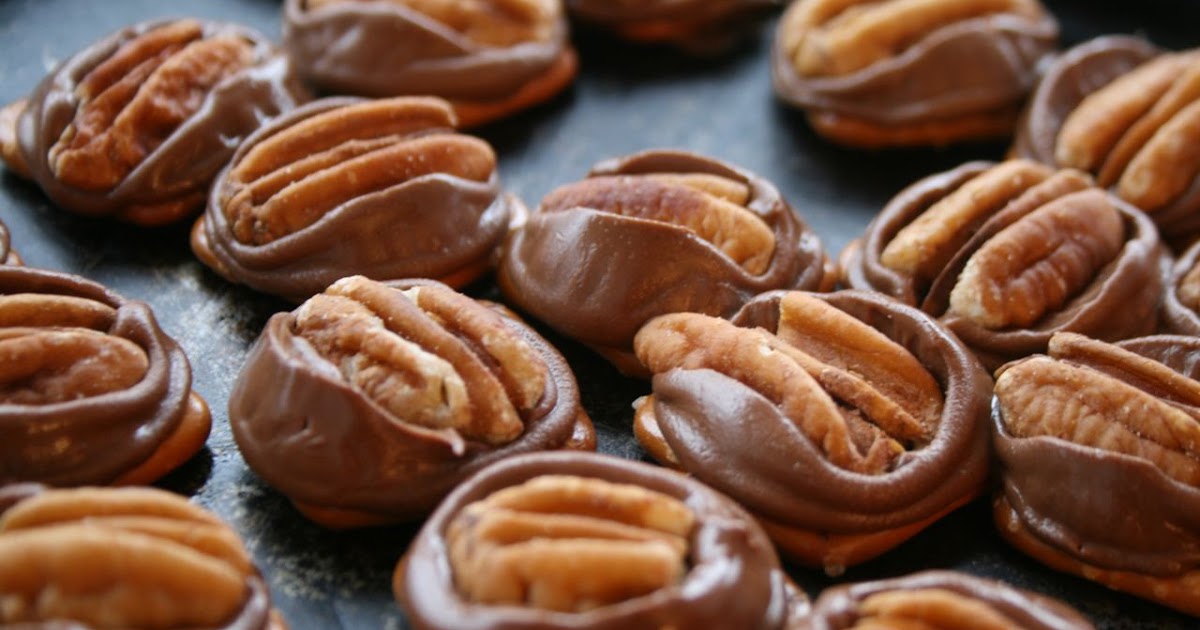 Recipe Shoebox Easy Turtle Bites (with Rolos)