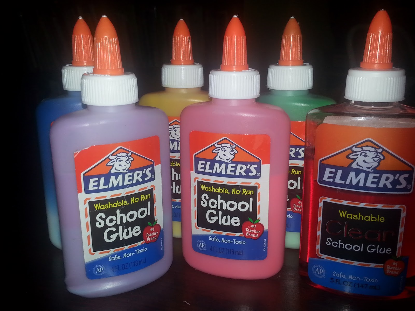 Kindergarten Lifestyle Glue+Food Coloring = Paint!