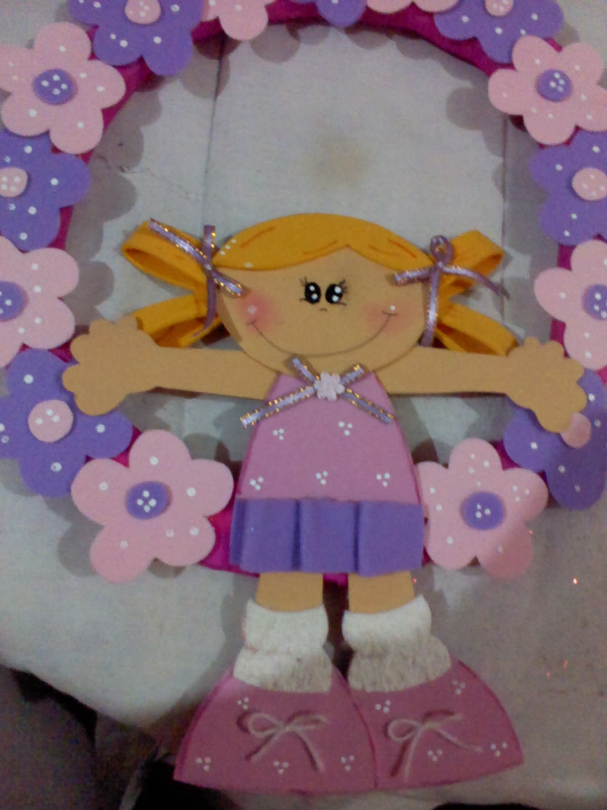 muñeca goma eva plana