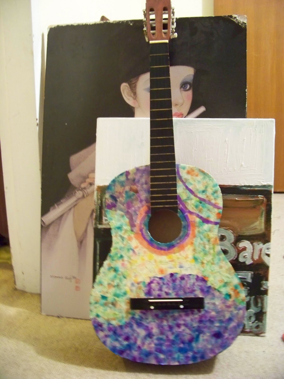 Help, I'm alive. Day 01. Decoupage Guitar.