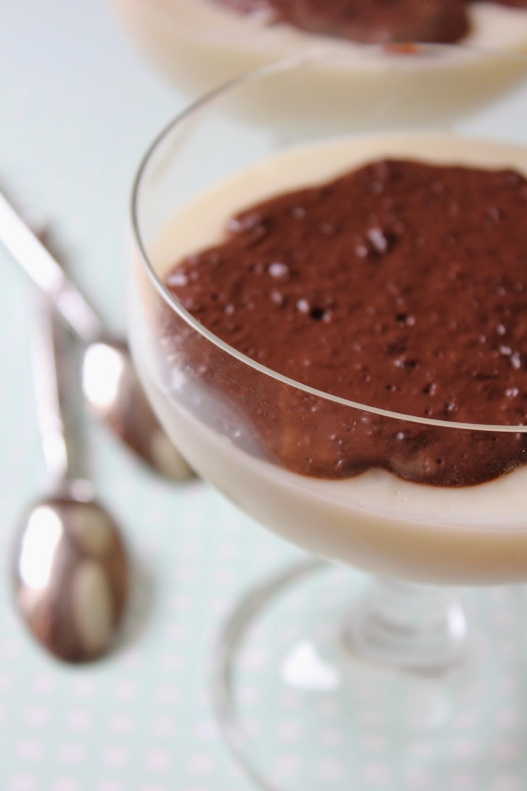 Hafif Mutfak Çikolata Soslu Damla Sakızlı Muhallebi