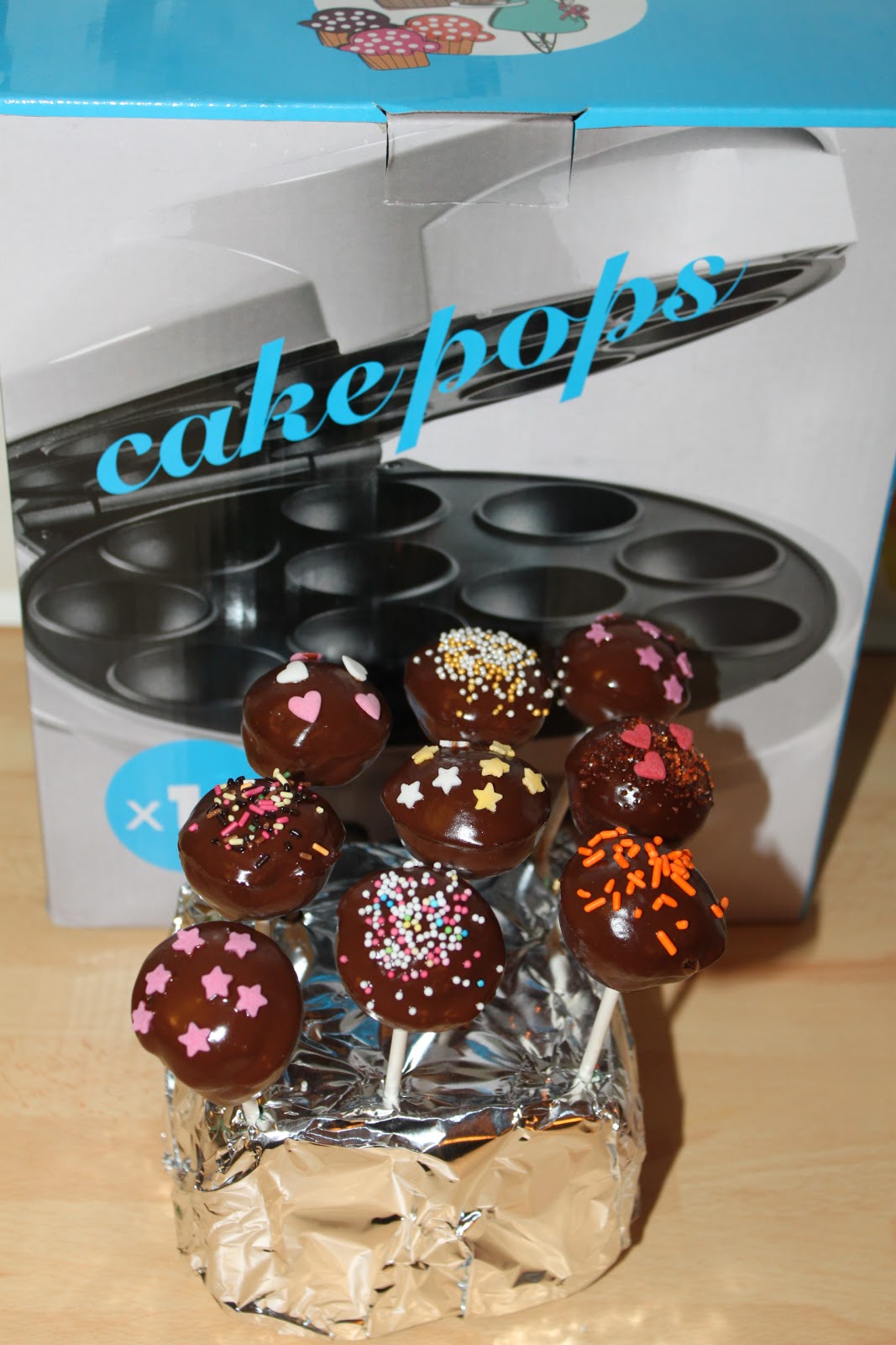 Les gourmandises de Roussi Premier Cakes pops avec machine