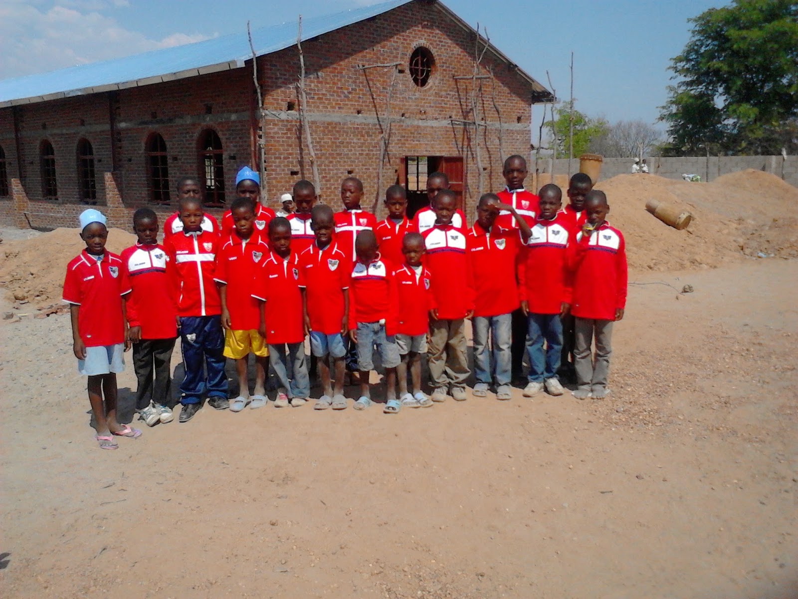 Niños_mision_manolo_ogalla_zimbawe_misionero