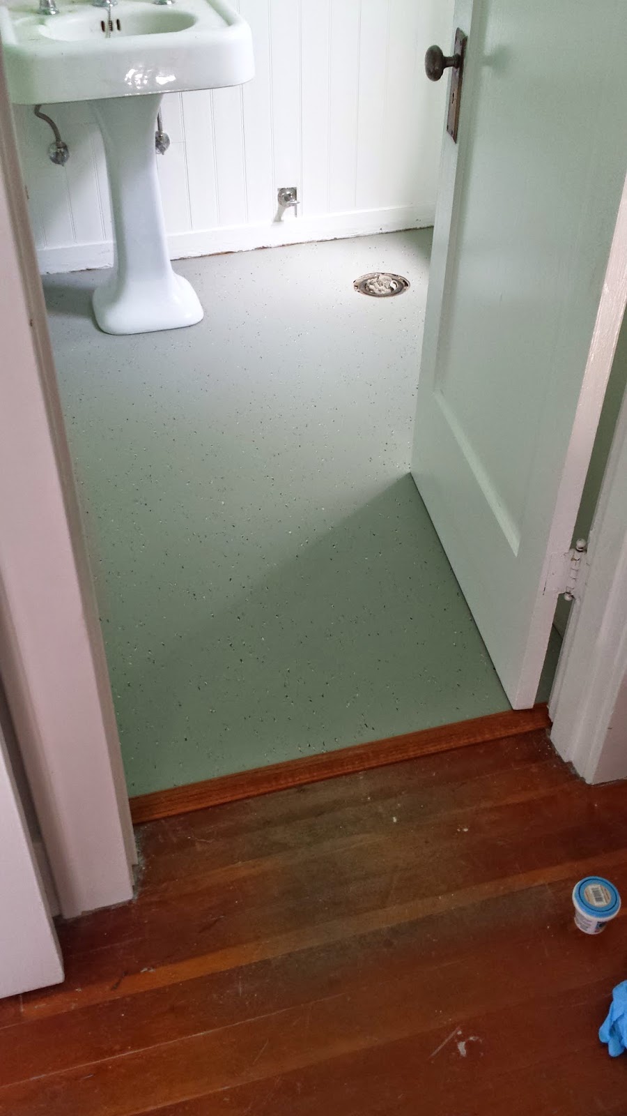 Bathroom Installed With Marmoleum Graphic Aquatint 5313 Bathroom Installed With Marmoleum Graphic Aquatint 5313