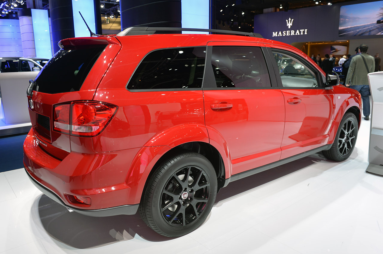 169 Automotiveblogz 2013 Fiat Freemont Black Code
