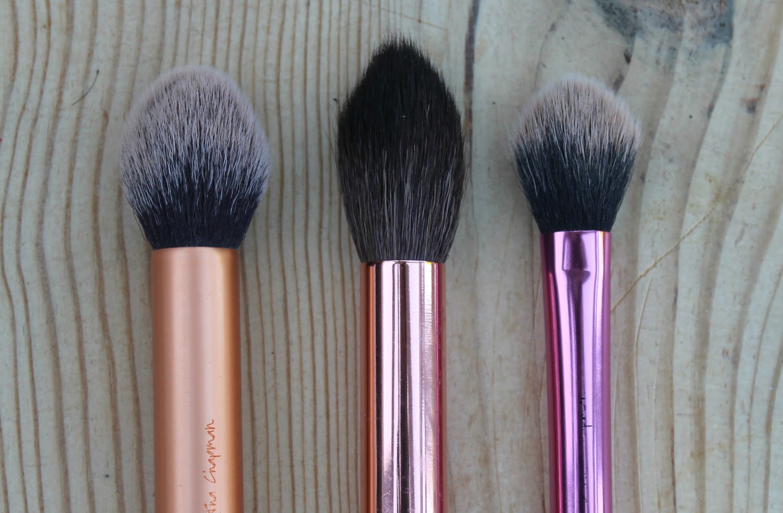 BEAUTY & LE CHIC The Perfect Brush for Chizzled Cheek Bones
