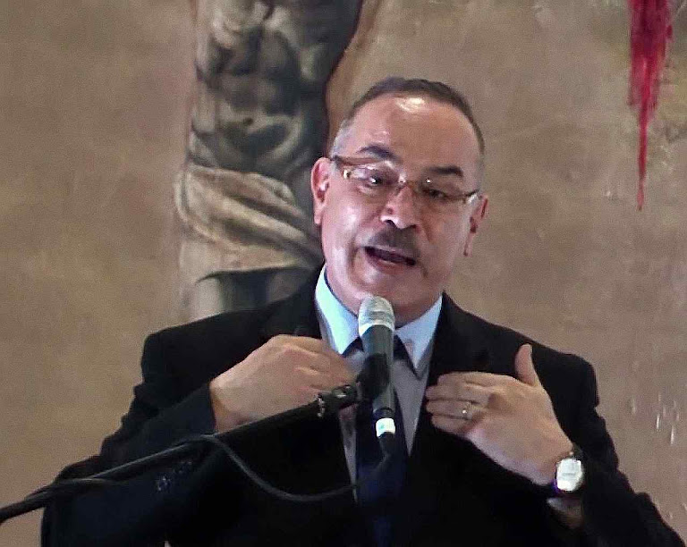 O Dr. Ricardo Castañón Gómez ficou encarregado de levar as amostras aos laboratórios. Era ateu e acabou se convertendo O Dr. Ricardo Castañón Gómez ficou encarregado de levar as amostras aos laboratórios. Era ateu e acabou se convertendo