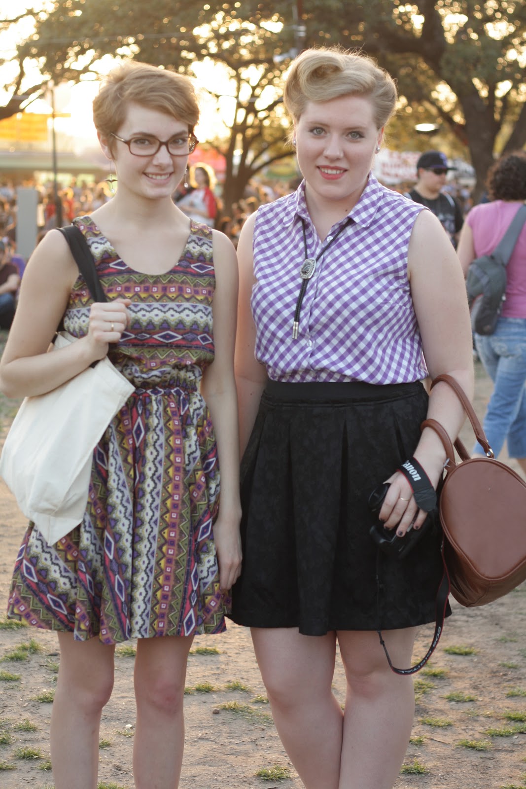 two girls with retro haircuts at sxsw