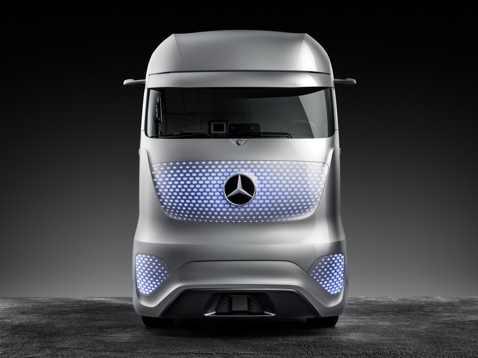 Mercedes' 2025 Concept Truck Comes from the Future [65 Photos & Videos