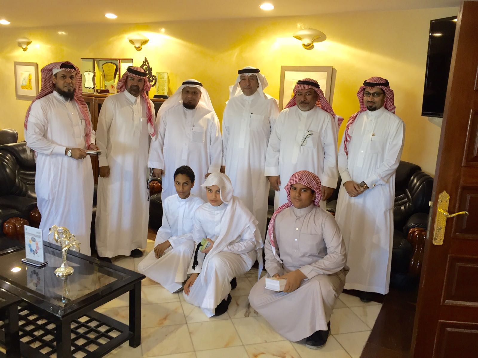 مكتب تعليم جنوب جدة طلاب متوسطة وثانوية الإمام حفص لتحفيظ القرآن الكريم في زيارة لمكتب الجنوب