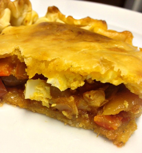 Empanada De Atun Con Cebolla, Pimiento Rojo Y Huevo Duro
