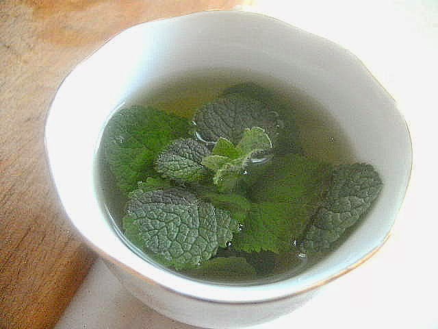 Fügefalevél tea