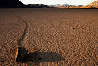 ปริศนา หินเดินได้ sailing-stones