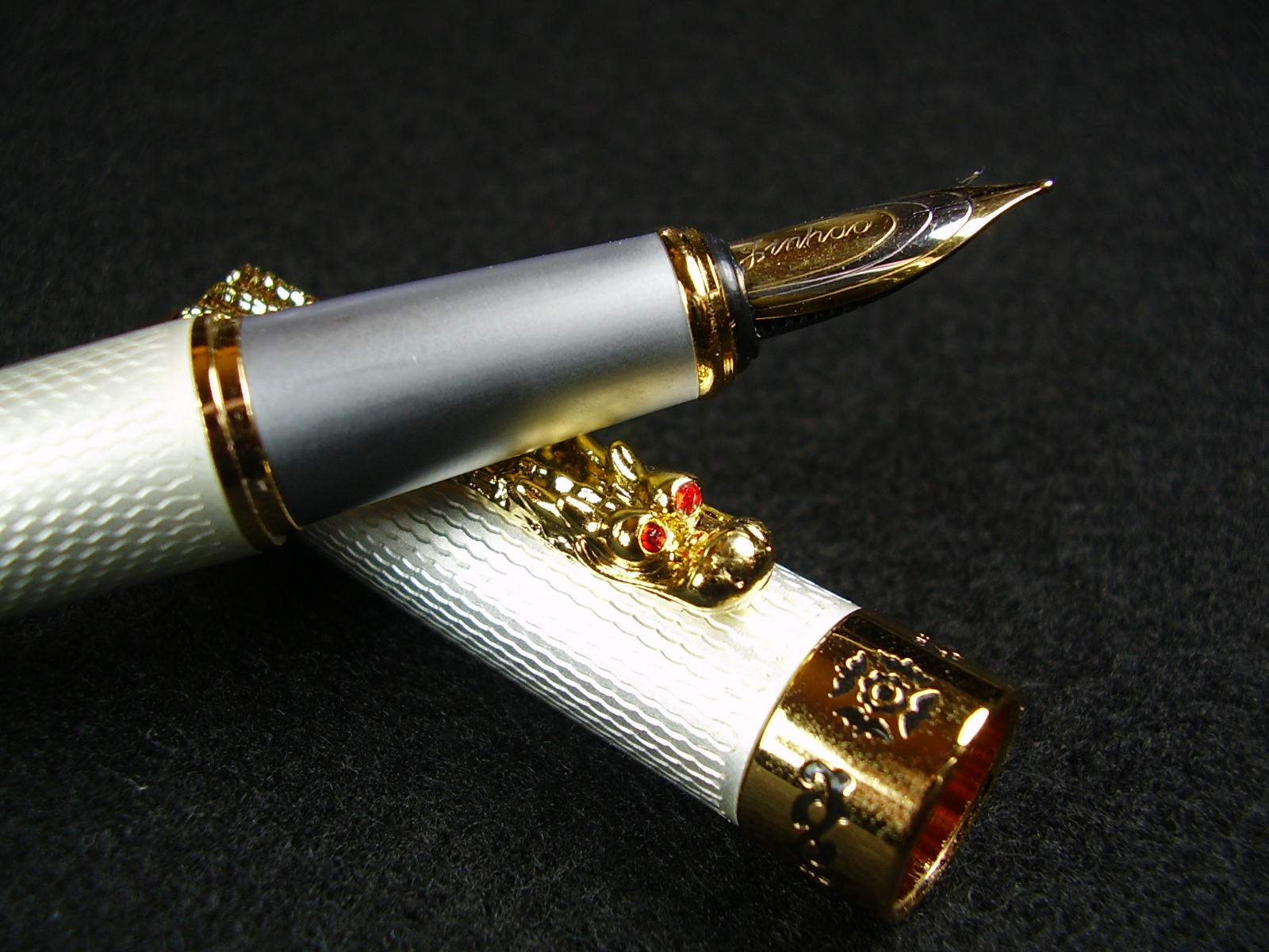 Fountain Pens & Typewriters Jinhao Dragon Fountain Pen