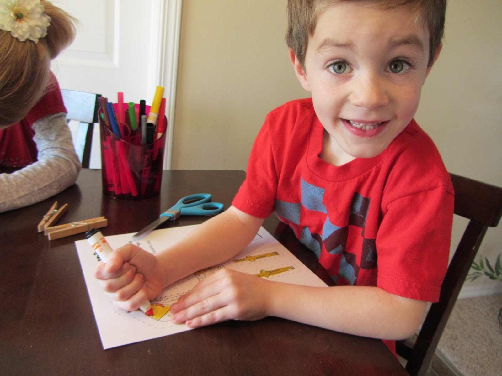 Spring Time Treats Clothespin Giraffe (free printable)