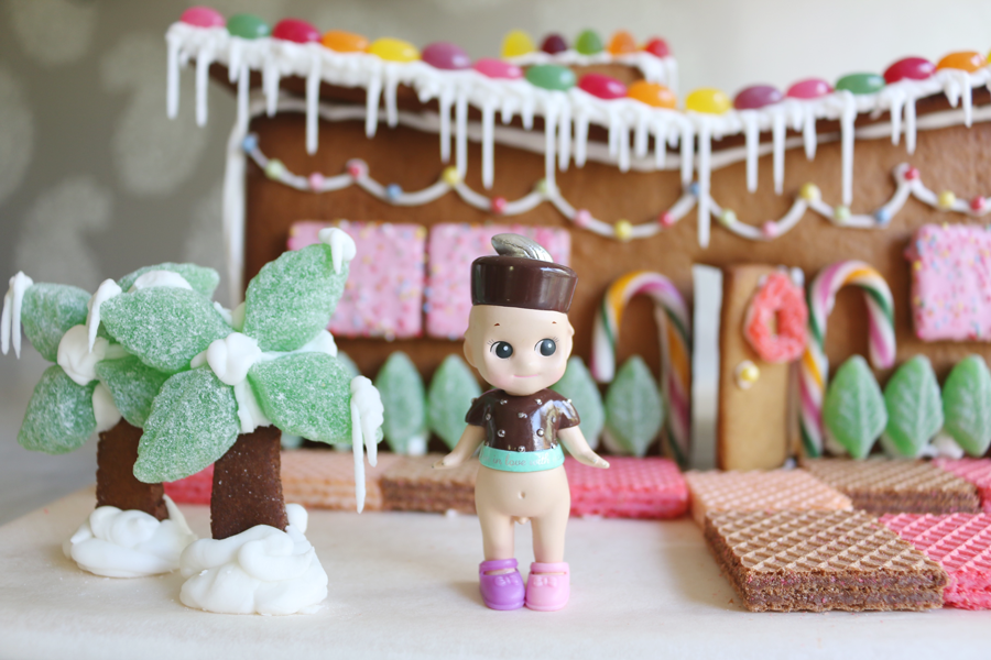 MID CENTURY GINGERBREAD HOUSE AND HOW TO MAKE ICICLES / the creative ... MID CENTURY GINGERBREAD HOUSE AND HOW TO MAKE ICICLES / the creative ...