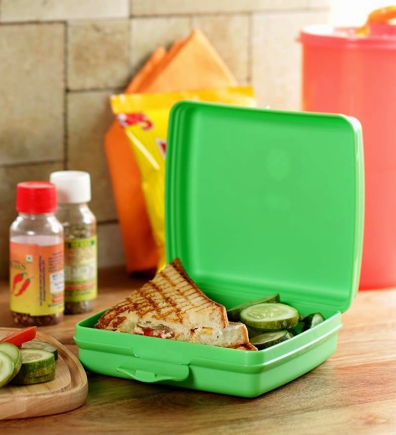 sandwich keeper tupperware"