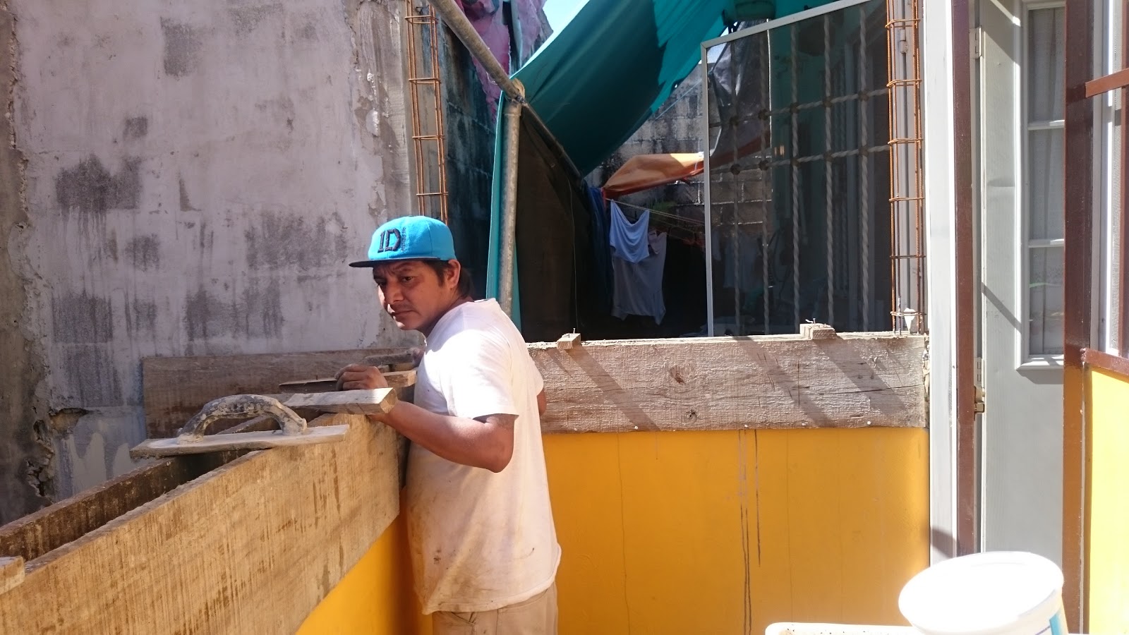 Mr Repara: Muros para barda en patio con losa de vigueta en salida de