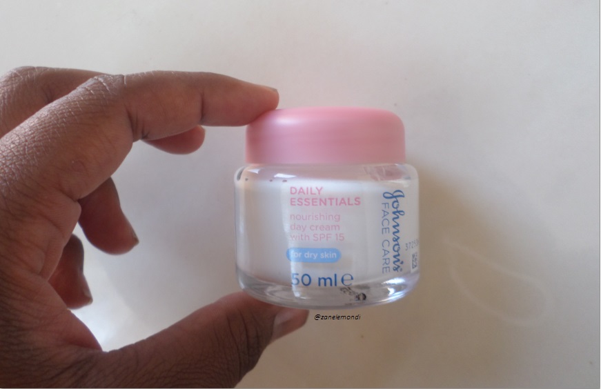 Review Johnson's Daily Essentials Face Cream for Dry Skin In Out