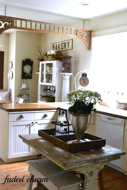 Merry rustic Christmas, a home tour at Faded Charm, featured on I Love That Junk