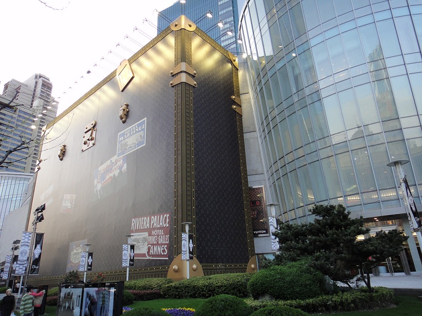 In LVoe with Louis Vuitton: Giant Louis Vuitton suitcase to be demolished  in Shanghai