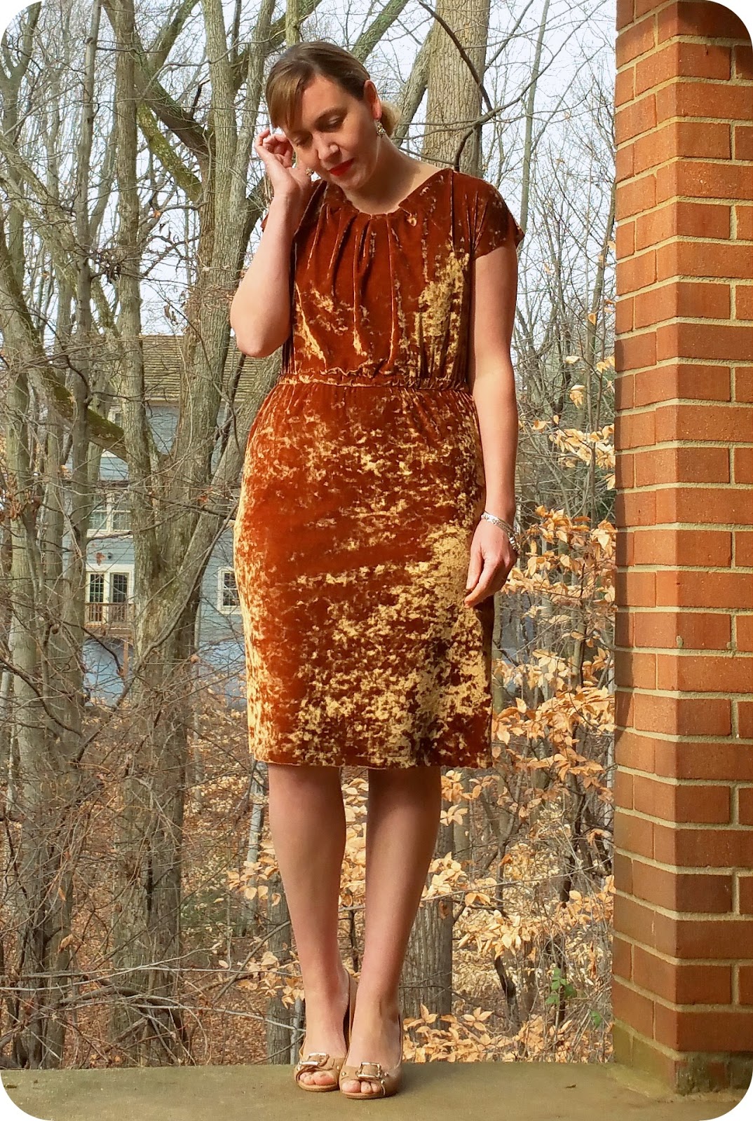 Made by a Fabricista: Quickie Stretch Velvet Cocktail Dress!