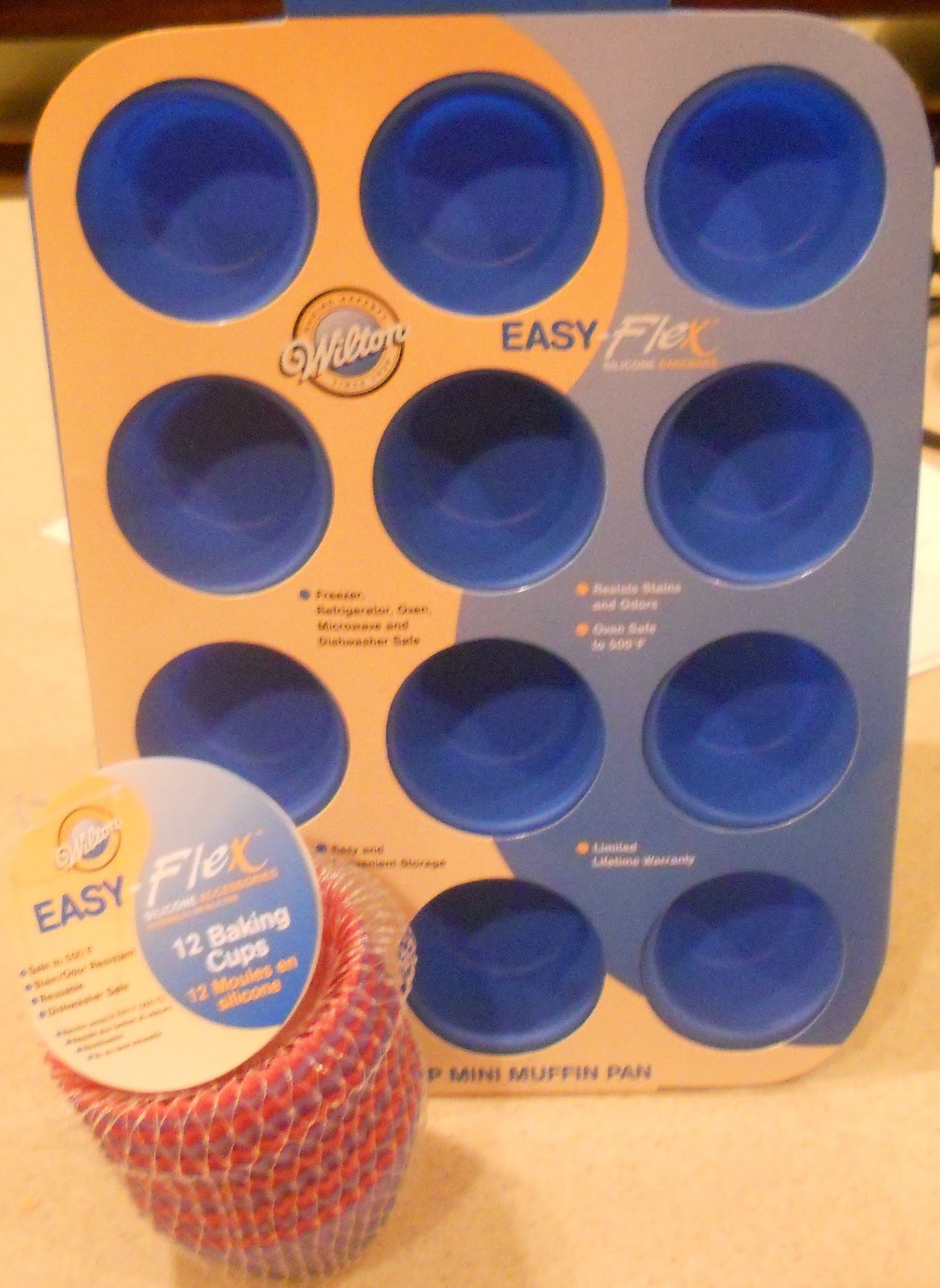  Wilton Easy-Flex Silicone Mini Muffin Pan, 12-Cup, Blue: Muffin  Pans: Home & Kitchen
