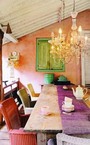 Comedor con sillas de colores | Decoración