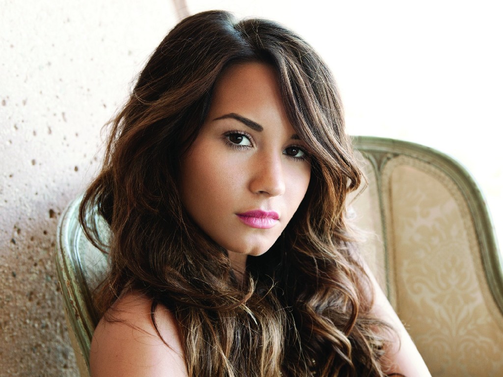 http://1.bp.blogspot.com/-fSwmZcbgqFA/T20DTXO6tdI/AAAAAAAAB6Q/7ePlHdSXJE4/s1600/Demi-Lovato-Unbroken-Photoshoot2.jpg
