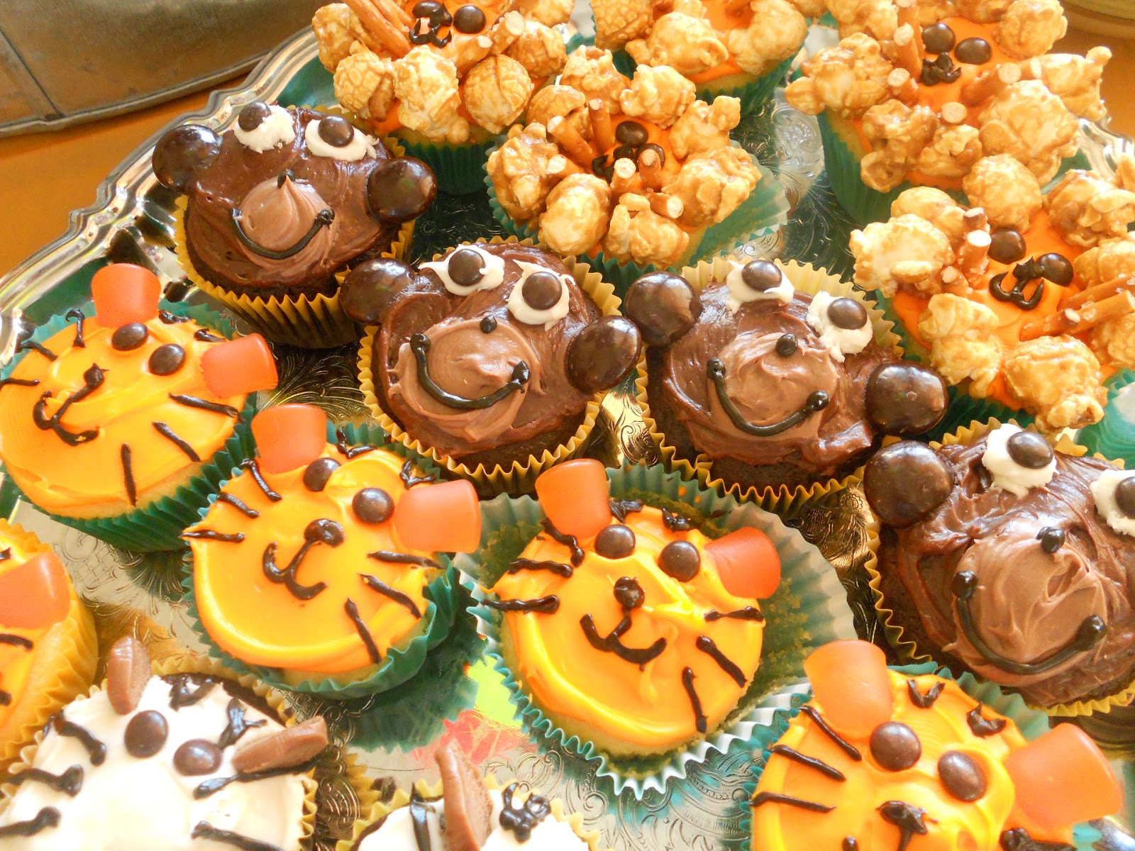 Ally's Sweet and Savory Eats: Jungle Safari Cupcakes