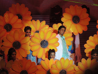 Katrina & Shahrukh performance still from Temptation Reloaded Concert 2013