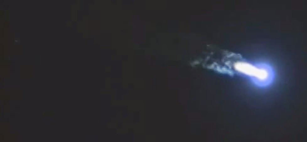 La fusée russe Proton-M a été descendue par un objet non identifié  Fus%C3%A9e+russe+OVNI+3