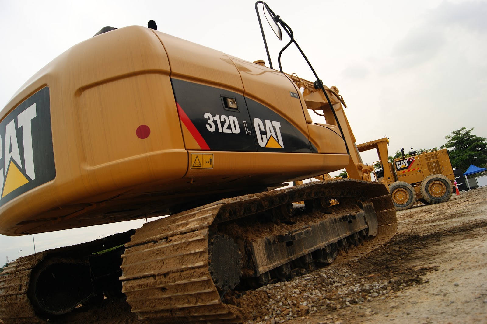 Tractors Malaysia Melancarkan Trak Gergasi Caterpillar Total Cruiser