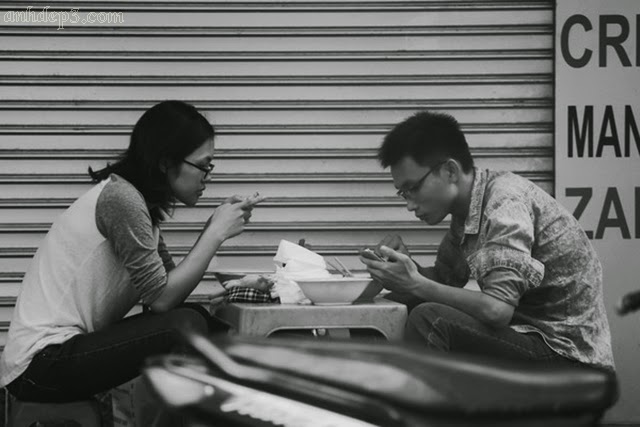Cuộc sống công nghệ có làm xa cách nhau?