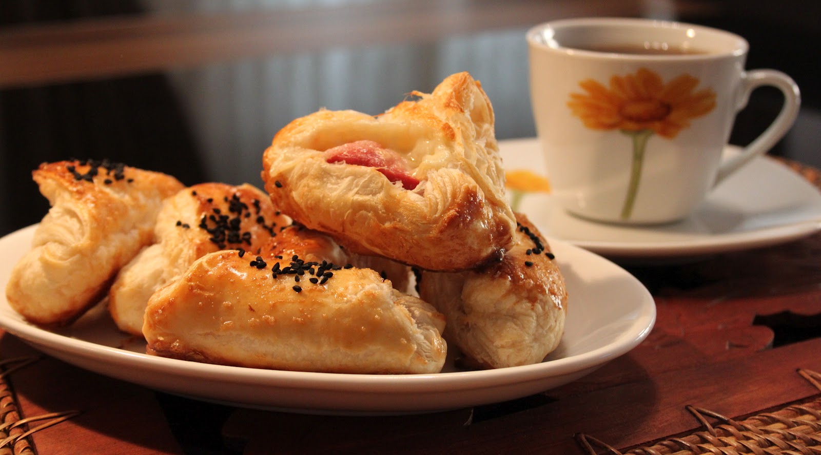 Esen�den Bir Tutam Baharat SOSİSLİ BÖREK