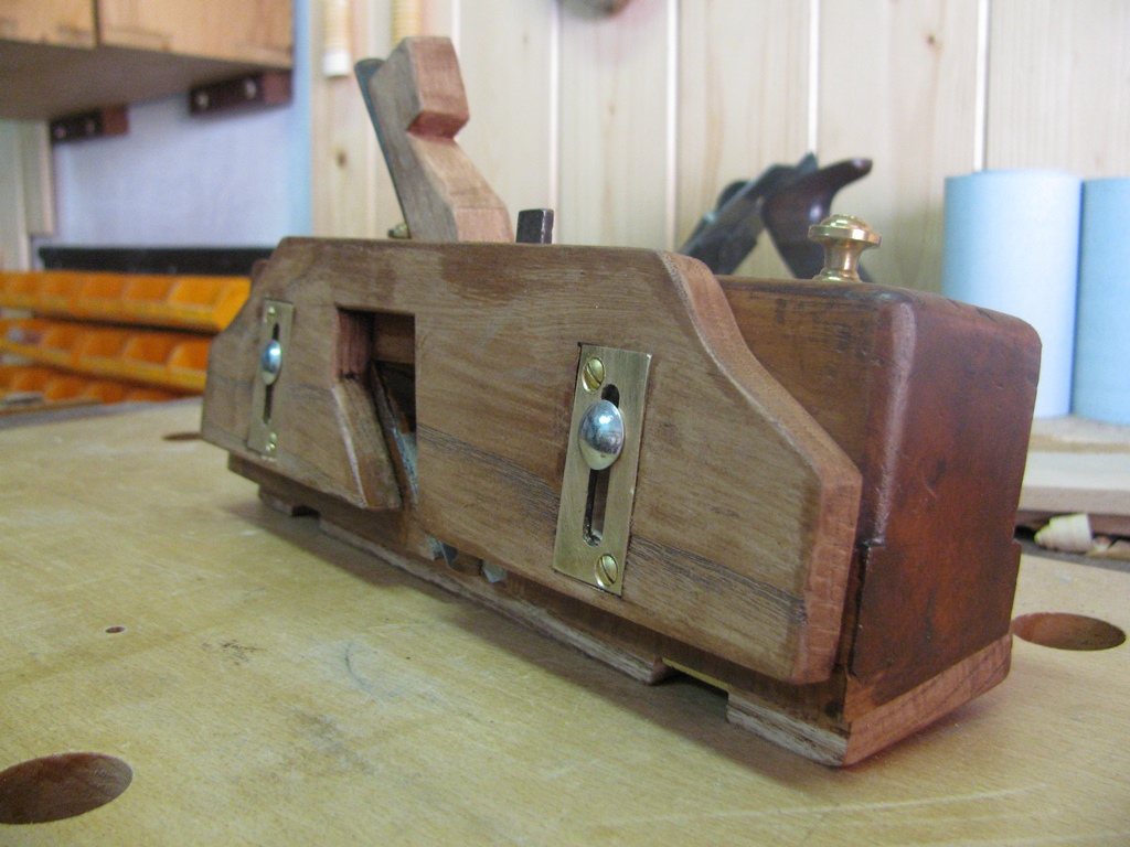 Woodworking by Hand Dovetail Plane