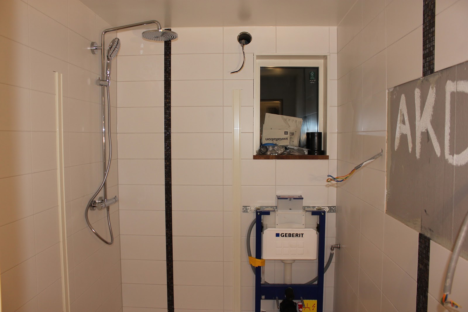Ett badrum blir till: dag 13 dusch och fixtur