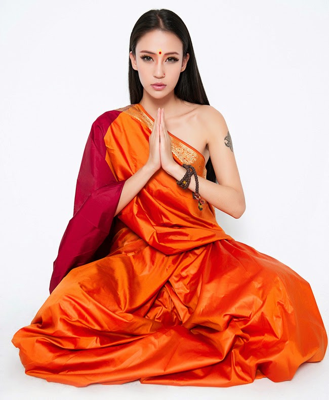Vẻ nóng bỏng khó cưỡng của nữ hoàng yoga châu Á