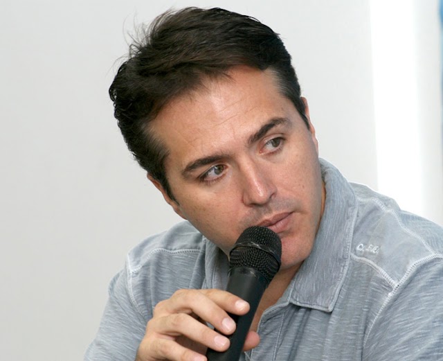 Muy activo diputado Miguel Hernández