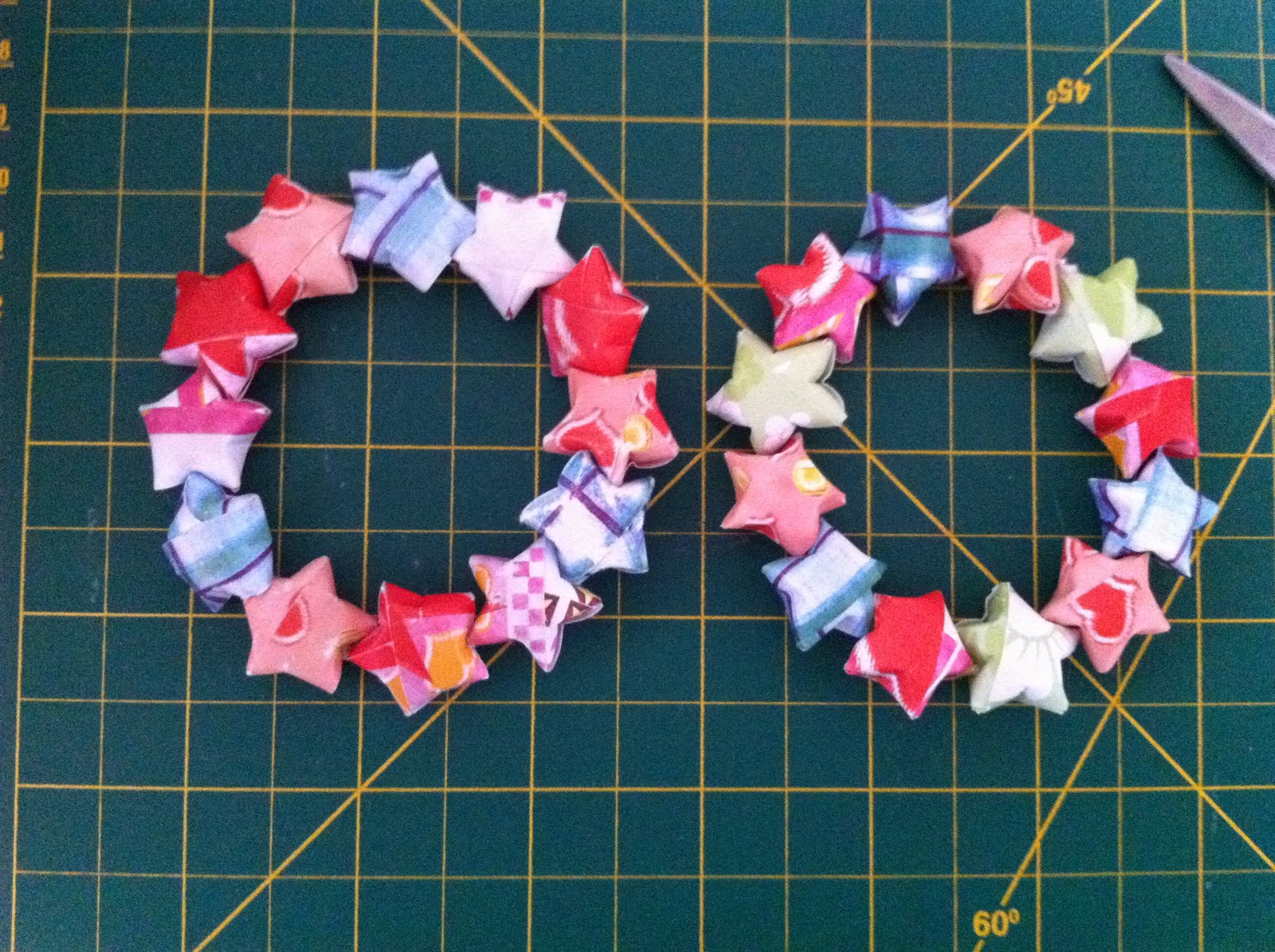 Randomly Taylor'd Paper Star Bracelet Tutorial