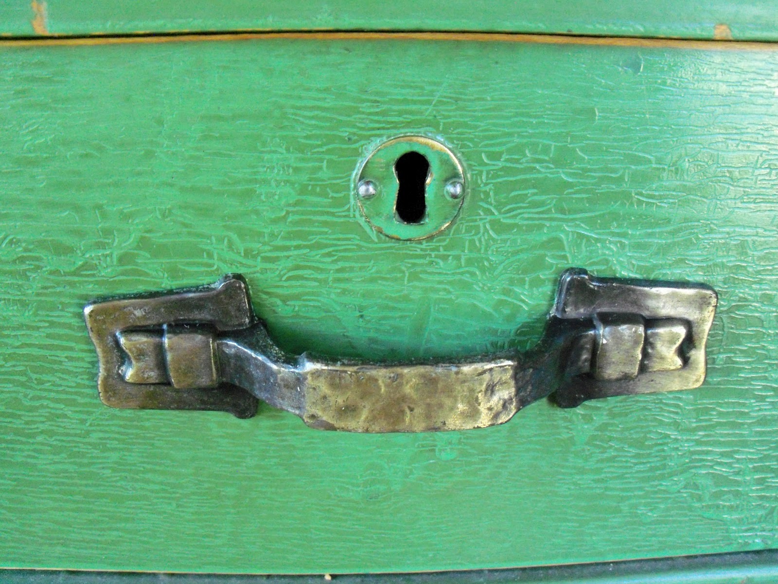 Shelly's Vintage Blog making your own dark wax furniture paste