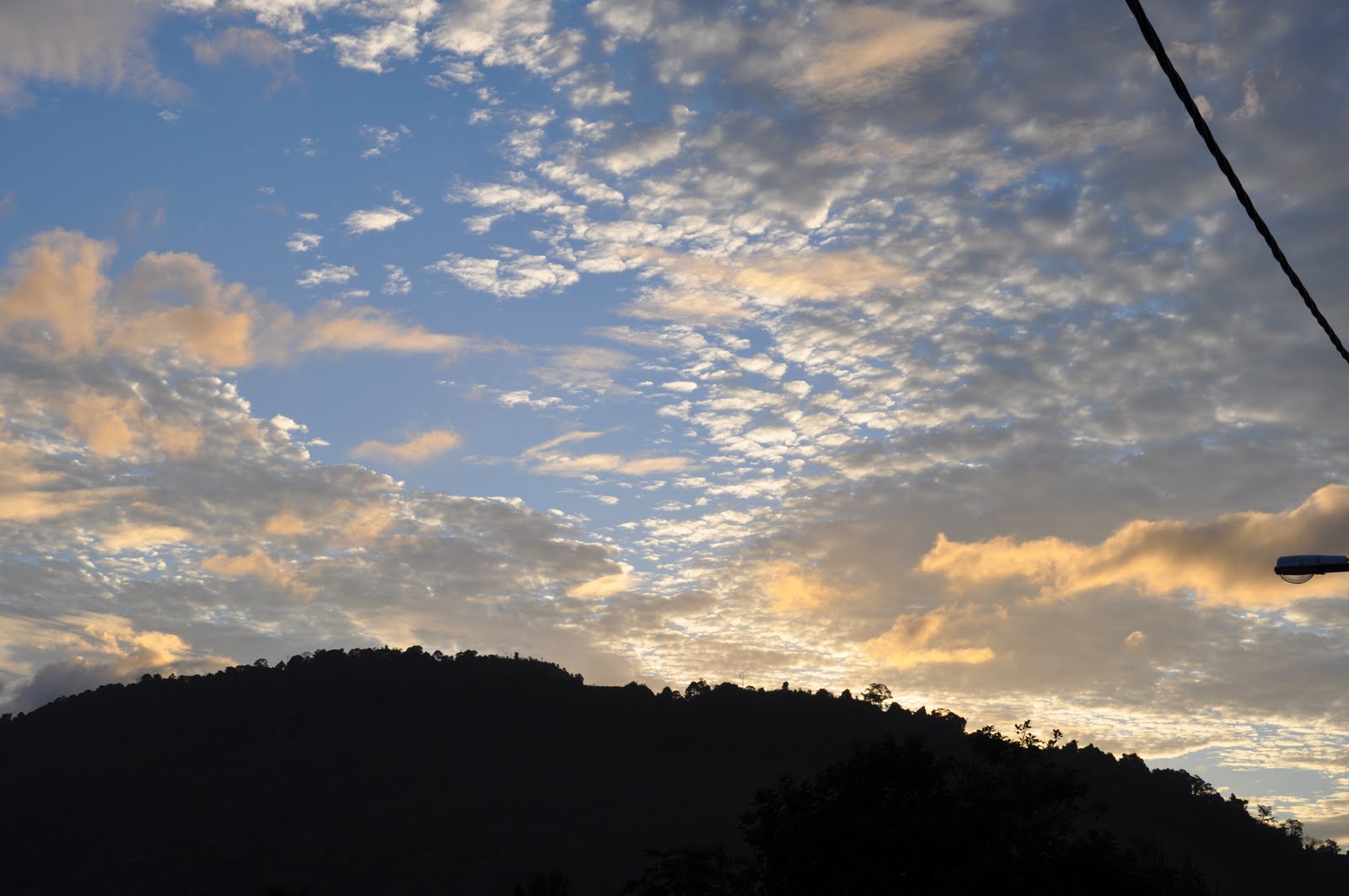 D' Sungai Lepoh Chalet & Kem: Pemandangan langit di subuh hari